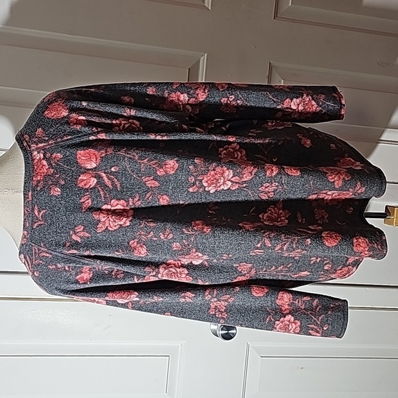 Socialite curve women's 2X pop over V neck fleece.  Gray/pink. - Picture 5 of 8